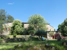 L'Oustalou, Hotel in Rosières