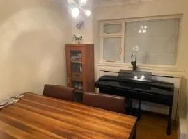 2 Tall Elms Close, Bromley