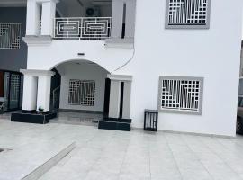 Brufut에 위치한 호텔 Sea Breaze Residence