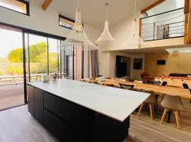 Belle longère rénovée avec piscine à 5 minutes du Futuroscope