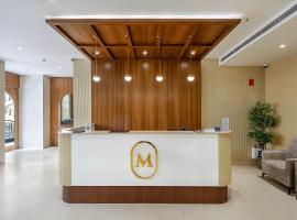 Monday Premium Madhapur, hotel en Hyderabad