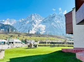 Hotel Sonamarg Glacier