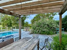 Historic Vicarage With Wood-Burning Stove, hôtel à Eskilstuna