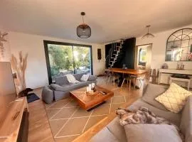 La Maison de la Fontaine - Jacuzzi and Pétanque