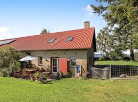 Charming apartment by forest & beach on Tåsinge, hotel en Svendborg