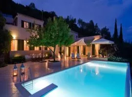 Alpha Luxury Villa - Private Pool & VIP Services