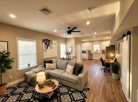 The loft at Park Place - 3rd floor walk up King and Queen beds fast WIFI and free coffee