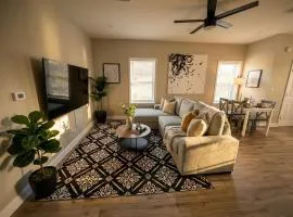 The loft at Park Place - 3rd floor walk up King and Queen beds fast WIFI and free coffee