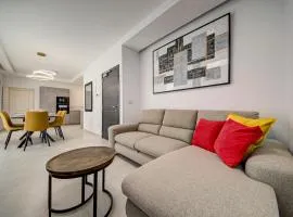 Beautiful Modern Penthouse with Pool and Sea View