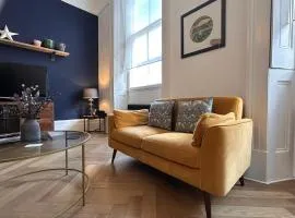 6 Wye Valley Chambers - Central Location - Shared Courtyard Garden - Parking Space - Dog Friendly