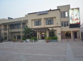 Mid Town Hotel, hotel v destinaci Morádábád