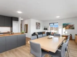 South Iceland 4BR Home with Mountain Views