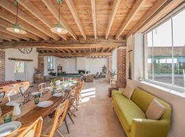 Superbe maison de campagne tout confort proche Paris, hotel a Boissets