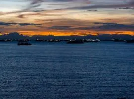 Luxury 1 2 & 3BR Manila Bay Sunset View Condo ,Near Okada, MOA & Airport , Free Parking