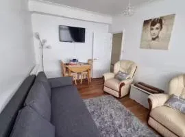 Forton , 3 bed slp 8 Dog-friendly Gosport town house