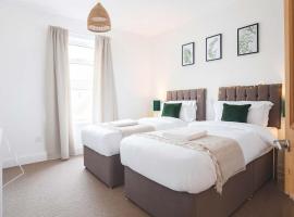 Modern 3BR Home in Coventry Garden & Parking, hotell i Spon End