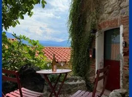 Charming stone house in Eus - Vue sur les Montagnes & Confort 2025