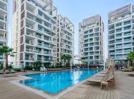 Redsearent suite with pool view 16