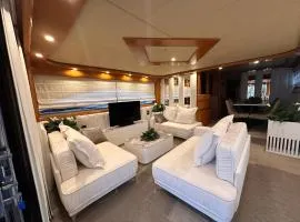 Luxury Yacht Astondoa 72