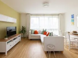 Sunny & Modern Near the Beach & Village w Parking
