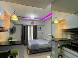 Sunvida Tower with Balcony - La Maria Rentals - 2 minute walk to SM City