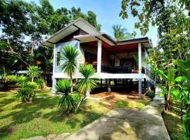 Palm Tide House - Boutique Tropical Stay