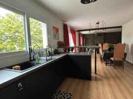 Maison chaleureuse avec jardin, hotel en Le Vernet