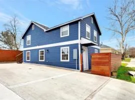 The Gawdy Den with Fast WIFI 2 minutes from Downtown Houston!