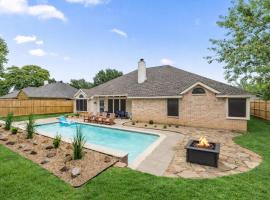 Extraordinary Pool Villa - Outdoor fun, Near Stadiums, hotel a North Richland Hills