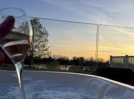 Huckleberry Lodge Hot Tub Cotswold Lakes