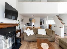 Unit 33 - 4 bedrooms - Sleeps 10, hotel en Bélanger