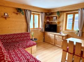 Dolomites Red Heart Lake View, khách sạn ở Masarè