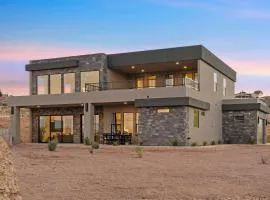 The Lookout- Luxe Hot Tub Firepit 50-Mile Views