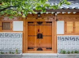 Moonjarak Dalbit Hanok