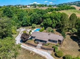 Spacious Serene Cabin Sleep 14 Pool Hot Tub Games, hotel u gradu Kodak