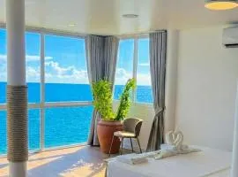 Beach Studio Level - WaveSide Ocean Bliss
