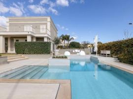 Elegant Private Pool Villa in Beautiful Vlorë, hotel a Vlorë