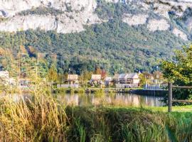 Les Lodges de la ViaRhôna - Tentes Lodges, hotel u gradu Virignin