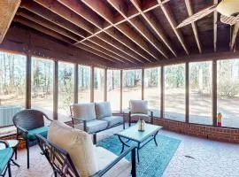 6 Mi to Dtwn Macon Memories Dog-Friendly Haven