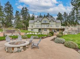 Hot Tub and Pond View! Private Friday Harbor Retreat, hotel u gradu Frajdej Harbor