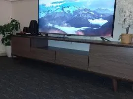 استوديو انيق في قلب الخبر