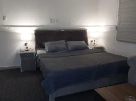 استوديو بتصميم هادى في قلب الخبر