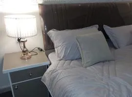 استوديو بتصميم هادى في قلب الخبر