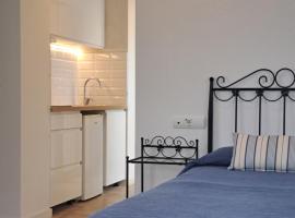 Aparthotel ALMARIS, khách sạn ở Es Pujols