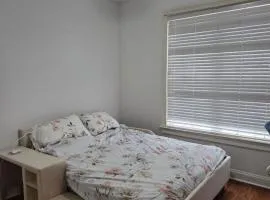 An en suite Queen Bedroom in Grayson, North East Part of Atlanta