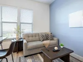 Landing Beautiful Studio Courtyard Pool