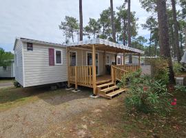 Sous les Pins dans camping 4 étoiles MH familial 322 6 à 8 couchages 2 salles de bain 2 WC, hotel v destinaci Saint-Julien-en-Born