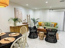 Beautiful little house, hotel em Delray Beach