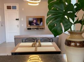 Apt 400 metros da Praia do Forte em Cabo Frio – hotel w mieście Cabo Frio