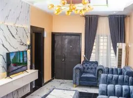 Newly built furnished 3bedroom shortlet apartment